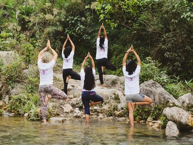 653x490 (1) Nature retreat in a foreign country...group of people on a health retreat